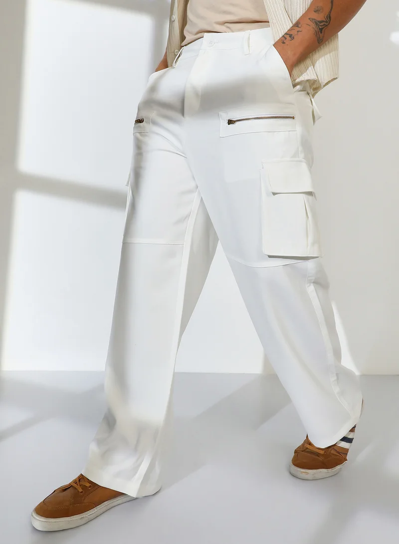 كامبوس سوترا Men's Chalk White Straight-Fit Utility Trousers For Casual Wear | Mid-Rise | 8 Pockets | Button Closure | Cargo Pants Crafted With Comfort Fit For Everyday Wear